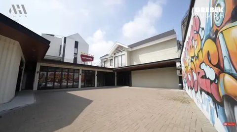 Potret Garasi Rumah Andre Taulany/Youtube Atta Halilintar