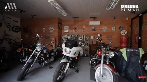 Potret Garasi Rumah Andre Taulany/Youtube Atta Halilintar