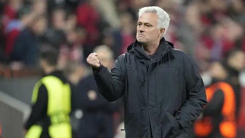 Jose Mourinho saat diperkenalkan sebagai pelatih Benfica. (AP Photo/Ana Brigida)