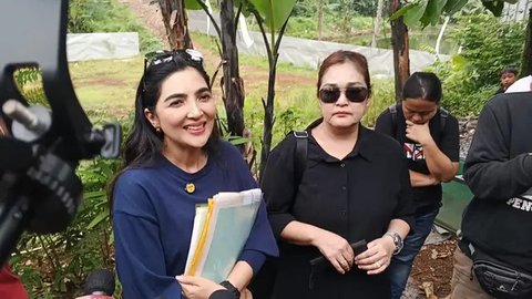 Ashanty kecewa pihak developer lanjutkan pembangunan di tanah warisan ayahnya, di Depok, Jawa Barat, yang masih berstatus sengketa. Ia menolak diam.