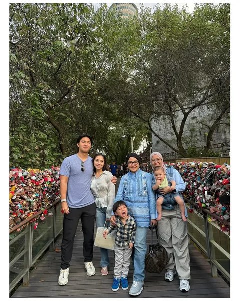 Nikita Willy liburan di Korea Selatan bareng keluarga. [IG: @yorafebrina]