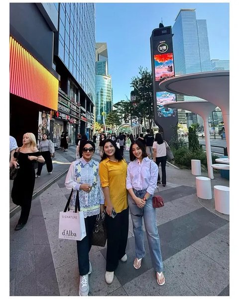 Nikita Willy liburan di Korea Selatan bareng keluarga. [IG: @yorafebrina]