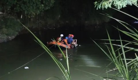 pencarian jasad dua remaja tenggelam di sungai cisadane (Liputan6.com/istimewa)