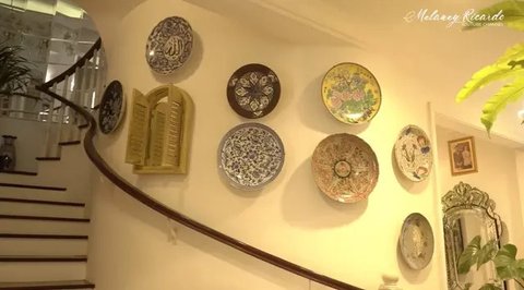 Detail Desain Tangga Rumah Yuni Shara (YouTube/Melaney Ricarco)