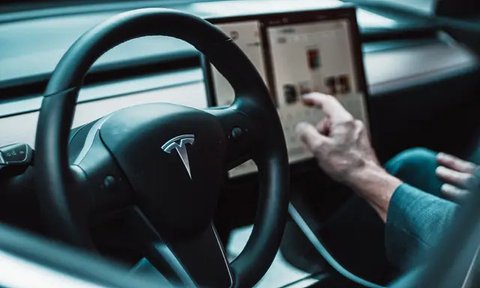 Tesla Model Y (Tesla)