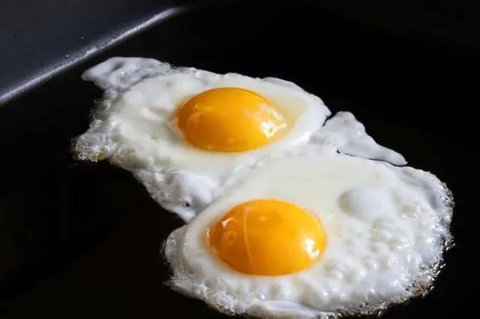 Ilustrasi Ayam Bahagia Hasilkan Telur Fungsional, Pakar: Lebih Efektif Cegah Stunting. Foto freepik/kamranaydinov.