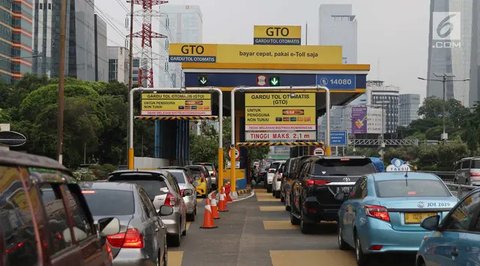 Direktur Utama PT Jasa Marga (Persero) Tbk, Rivan A Purwantono meminta maaf atas kemacetan parah yang terjadi pada Rabu (24/9/2025) malam di sekitar Slipi Jakarta. (Liputan6.com/Arief)
