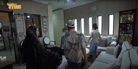 Potret Teras Sederhana Rumah Ayu Ting Ting, Penuh Kehangatan di Tengah Kesibukan Artis (sumber: YouTube deHakims Story)