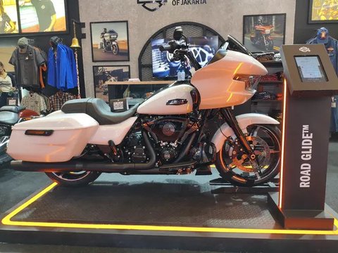 Pameran IMOS 2025 di ICE BSD City menghadirkan beragam motor, dari model listrik murah hingga big bike mewah miliaran rupiah (Muhamad Ridwan/Liputan6.com)