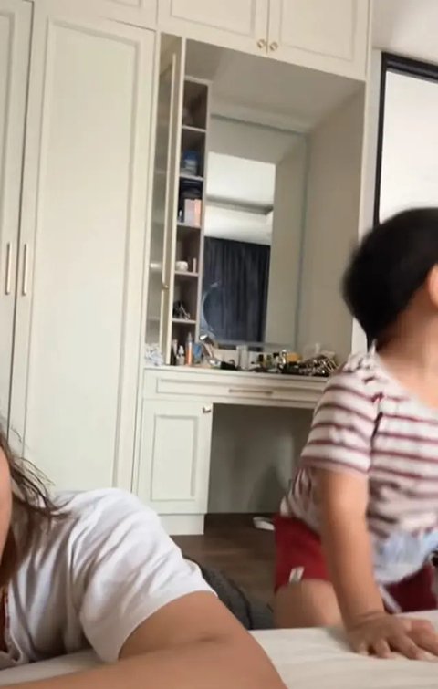 Potret Kamar Indah Permatasari dan Arie Kriting, Nyaman dan Penuh Kehangatan Keluarga (sumber: TikTok/inpersa16)