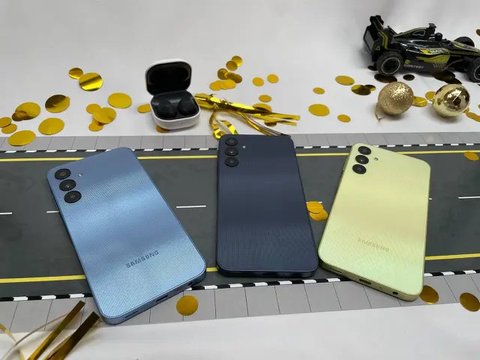 Display Model Samsung Galaxy S25 FE saat acara pengenalan di Jakarta. Oleh Matahari Kartika Purusakara/Liputan6.com