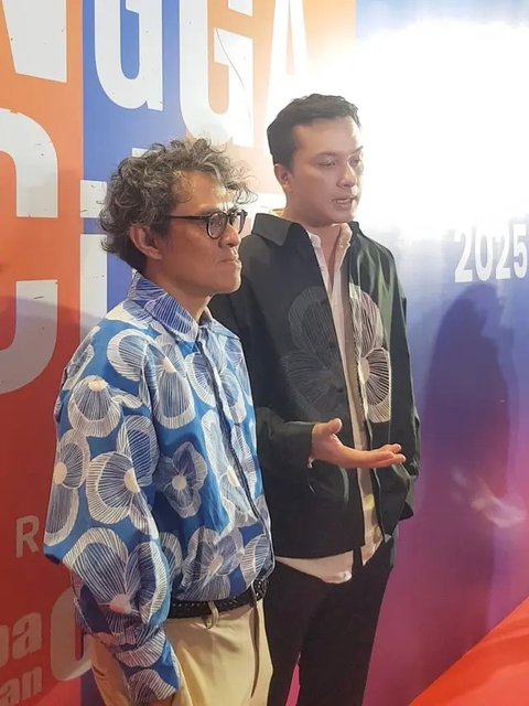 Riri Riza dan Nicholas Saputra saat menghadiri jumpa pers untuk film Rangga dan Cinta di kawasan Jakarta Selatan pada Senin (29/9/2025). (Liputan6.com/Tsabitah Ashilah)