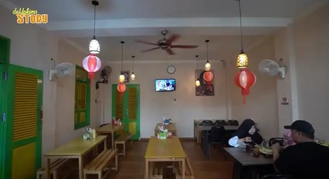 Warung makan ayah Ayu Tingting (Foto: YouTube deHakims Story)