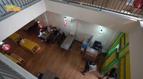 Warung makan ayah Ayu Tingting (Foto: YouTube deHakims Story)