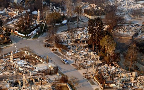 FOTO: Dahsyatnya Kebakaran Hutan Los Angeles Lalap Permukiman Paling Elit Amerika Serikat yang Dihuni Bintang Hollywood