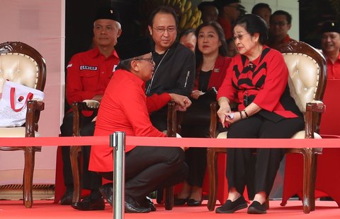 FOTO: Momen Megawati Pidato di HUT ke-52 PDIP, Diwarnai Tangisan Saat Ucap Terima Kasih ke Prabowo