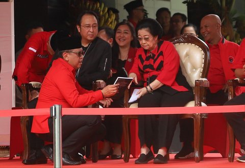 FOTO: Momen Megawati Pidato di HUT ke-52 PDIP, Diwarnai Tangisan Saat Ucap Terima Kasih ke Prabowo