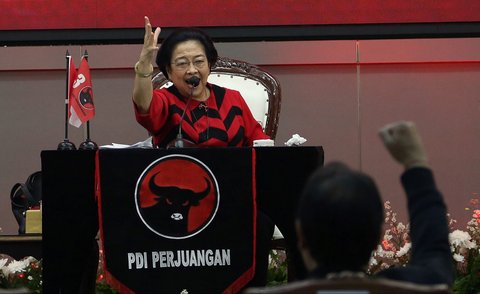 FOTO: Momen Megawati Pidato di HUT ke-52 PDIP, Diwarnai Tangisan Saat Ucap Terima Kasih ke Prabowo