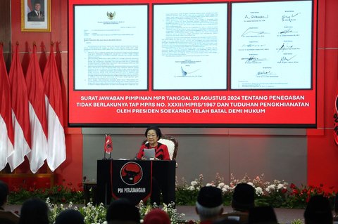 FOTO: Momen Megawati Pidato di HUT ke-52 PDIP, Diwarnai Tangisan Saat Ucap Terima Kasih ke Prabowo