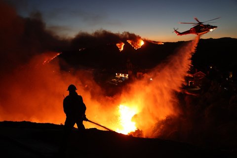 Kebakaran Hutan Los Angeles Sangat Luas, Benarkah Hollywood Sign Ikonis Ikut Terbakar?