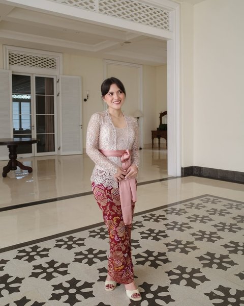 Cantik Banget khas Indonesia, Intip Penampilan Marsha Aruan Tampil Anggun saat Kenakan Kebaya yang Curi Perhatian