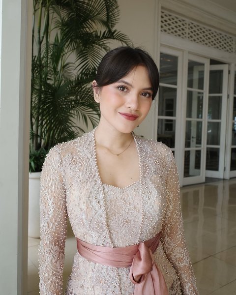 Cantik Banget khas Indonesia, Intip Penampilan Marsha Aruan Tampil Anggun saat Kenakan Kebaya yang Curi Perhatian