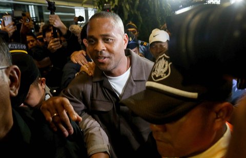 Pelatih Timnas Indonesia Patrick Kluivert saat tiba  di Bandara Soekarno-Hatta , Tangerang Banten, Sabtu (11/01/2024).