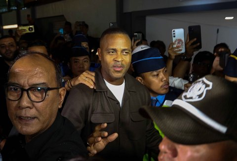 Pelatih Timnas Indonesia Patrick Kluivert saat tiba  di Bandara Soekarno-Hatta , Tangerang Banten, Sabtu (11/01/2024).