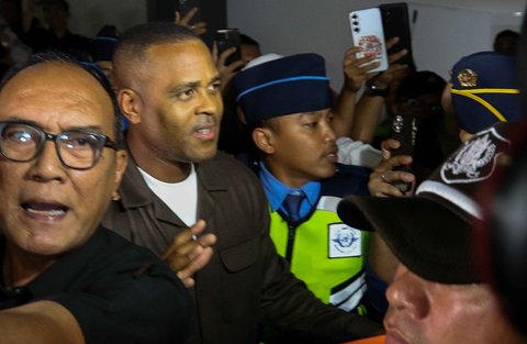 Pelatih Timnas Indonesia Patrick Kluivert saat tiba  di Bandara Soekarno-Hatta , Tangerang Banten, Sabtu (11/01/2024).