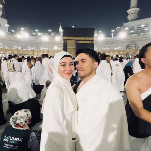 4 Potret Persahabatan 'Til Jannah' Para Selebriti, Awali Tahun Baru 2025 dengan Umrah Bareng dengan Pasangan Masing-Masing