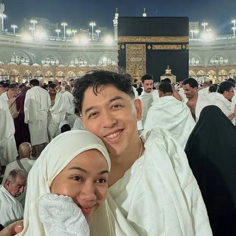 4 Potret Persahabatan 'Til Jannah' Para Selebriti, Awali Tahun Baru 2025 dengan Umrah Bareng dengan Pasangan Masing-Masing