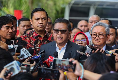 Ronny menyebut, ada 1.000 pengacara yang memberikan pendampingan dalam perkara yang menyeret nama&nbsp;Hasto. Namun, tidak semua pengacara yang dibawa atau yang ikut pada hari ini untuk menemani&nbsp;Hasto&nbsp;dalam menjalani pemeriksaan.