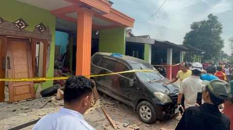 FOTO: Dahsyatnya Ledakan Rumah Polisi di Mojokerto, Bangunan Luluh Lantak dan Dua Orang Tewas