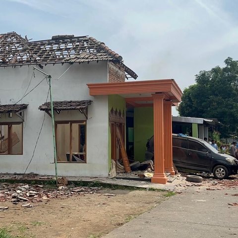 Dua Orang Tewas dalam Ledakan Rumah Polisi di Mojokerto, Tim Labfor hingga Inafis Selidiki Penyebabnya