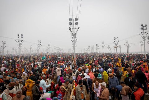 FOTO: Melihat Maha Kumbh Mela 2025, Festival Keagamaan Terbesar Dunia yang Dipadati Jutaan Manusia