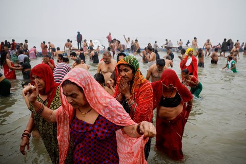 FOTO: Melihat Maha Kumbh Mela 2025, Festival Keagamaan Terbesar Dunia yang Dipadati Jutaan Manusia