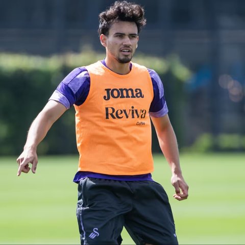 Nathan Tjoe-A-On menjalani sesi latihan bersama Swansea City di camp latihan klub, Rabu (21/8/2024). (Dok. Swansea City)
