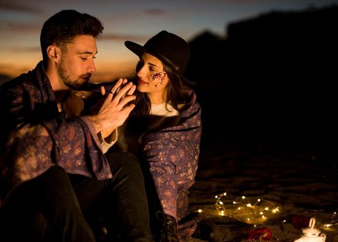 7 Perkataan Sederhana yang Bisa Bikin Pasangan Jatuh Cinta Padamu Setiap Hari