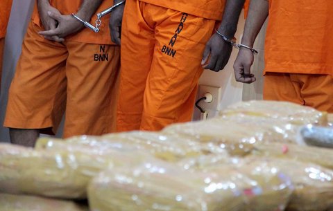 "Dengan jumlah barang bukti narkotika yang berhasil disita, sebanyak 39.092 jiwa masyarakat Indonesia berhasil diselamatkan dari potensi penyalahgunaan narkotika," ujar I Wayan dalam Konferensi Pers Pengungkapan Kasus Narkotika di Jakarta, Selasa (14/1/2025).
