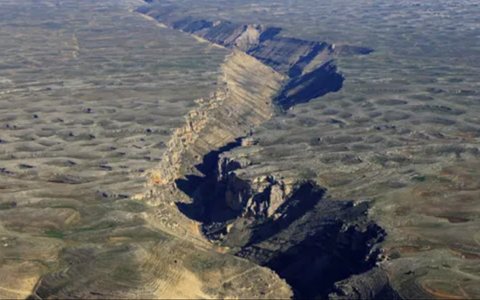 Ahli Geologi Ungkap India Sedang Terbelah Jadi Dua