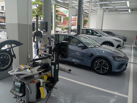 Agen resmi BYD Harmoni di Slipi.