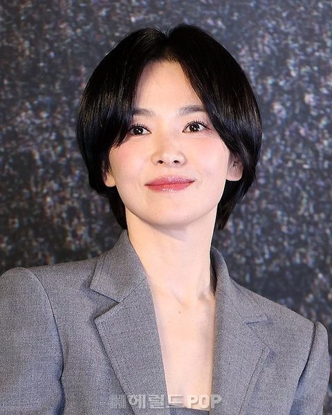 Gaya Rambut Bondol Song Hye Kyo Bakal Jadi Tren di 2025, Bikin Wajah Lebih Fresh dan Awet Muda