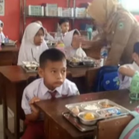 Tidak Biasa Sarapan Nasi, Bocah SDN Ini Ogah Makan Bergizi Gratis