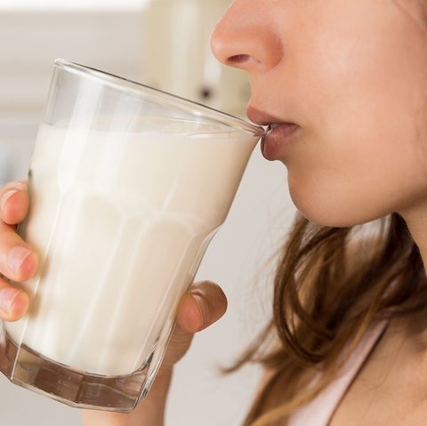 Manfaat Minum Susu bagi Orang Dewasa