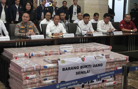 Uang tunai ratusan miliar itu disita dari PT Arta Jaya Putra (AJP) dan Komisaris PT AJP, berinisial FH, yang terjerat kasus dugaan Tindak Pidana Pencucian Uang (TPPU) aliran dana judi online.
