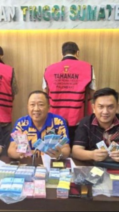 Hasil Penggeledahan Kejari Palembang di Rumah Kadisnaker Sumsel: Jam Tangan Rolex, Uang Dollar AS, hingga 7 Buku Tabungan