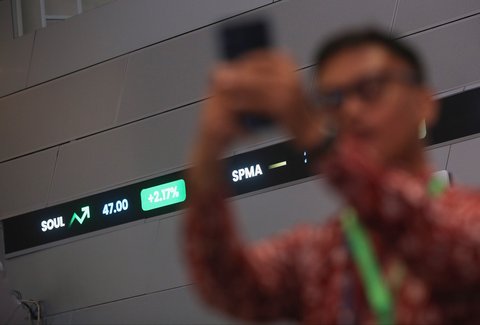 FOTO: Menkeu Sri Mulyani Buka Perdagangan Perdana Bursa Saham di 2025, IHSG Menghijau ke 7.109