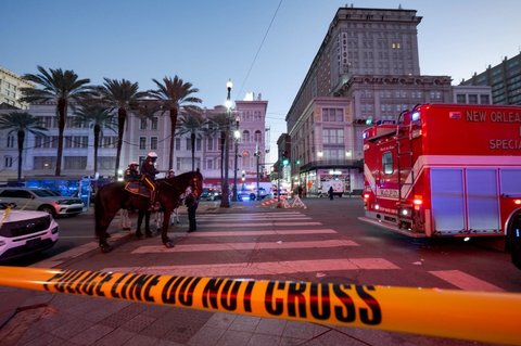 FOTO: Tragedi Berdarah Malam Tahun Baru 2025 di Amerika Serikat, Truk Tabrak Kerumunan hingga Tewaskan 15 Orang