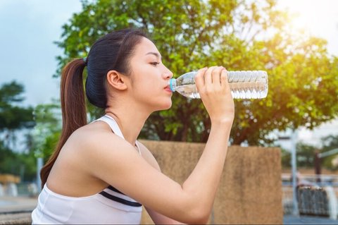 Meningkatkan Gaya Hidup Sehat, Ini Pentingnya Minum Air Putih dan Pola Hidup Seimbang