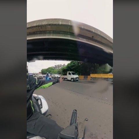 Rombongan Pejabat Tinggi Negara Langsung Minggir, Mobil ini Lebih Prioritas Terabas Jalan